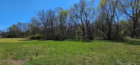 9 Coon Creek Dr, Eufaula, OK 74432