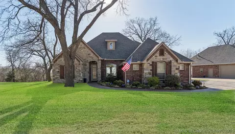 22013 Countryside Dr, Claremore, OK 74019