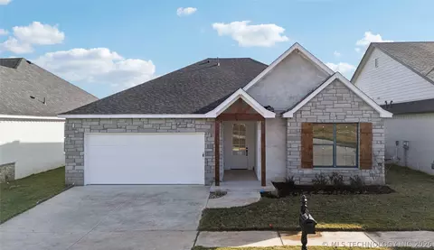 9712 E 132nd St, Bixby, OK 74008