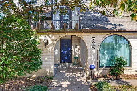 725 Kenwood Dr, Bartlesville, OK 74006