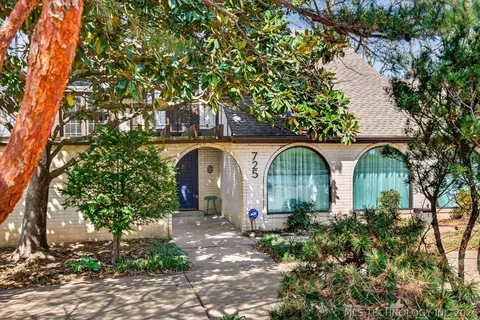 725 Kenwood Dr, Bartlesville, OK 74006