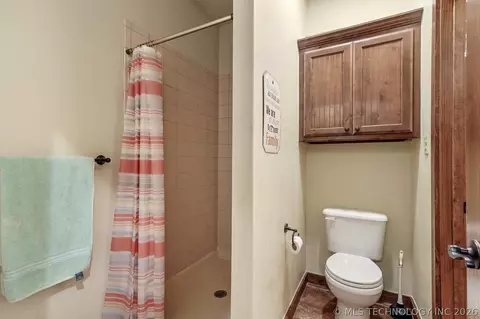Bath - 2130 E 4675 Rd, Pryor, OK 74361 photo 3 of 4