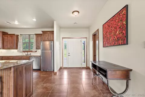 Entry Way - 2130 E 4675 Rd, Pryor, OK 74361 photo 2 of 3