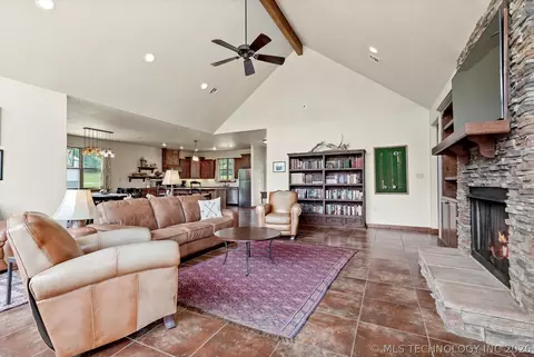 Living - 2130 E 4675 Rd, Pryor, OK 74361 photo 3 of 5