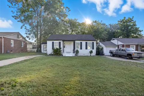 703 S Poplar St, Sapulpa, OK 74066