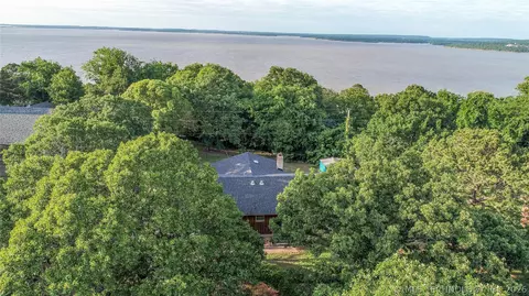 1614 Sherwood Rd, Eufaula, OK 74432