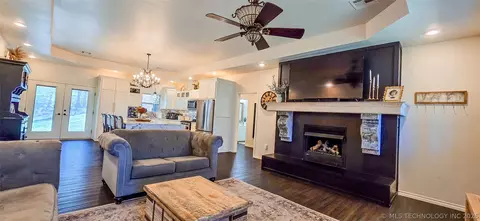 Living - 414894 E 1203 Rd, Eufaula, OK 74432 photo 3 of 5