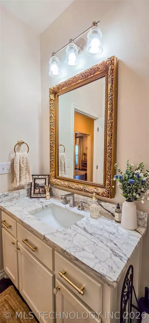 Bath - 414894 E 1203 Rd, Eufaula, OK 74432 photo 1 of 20