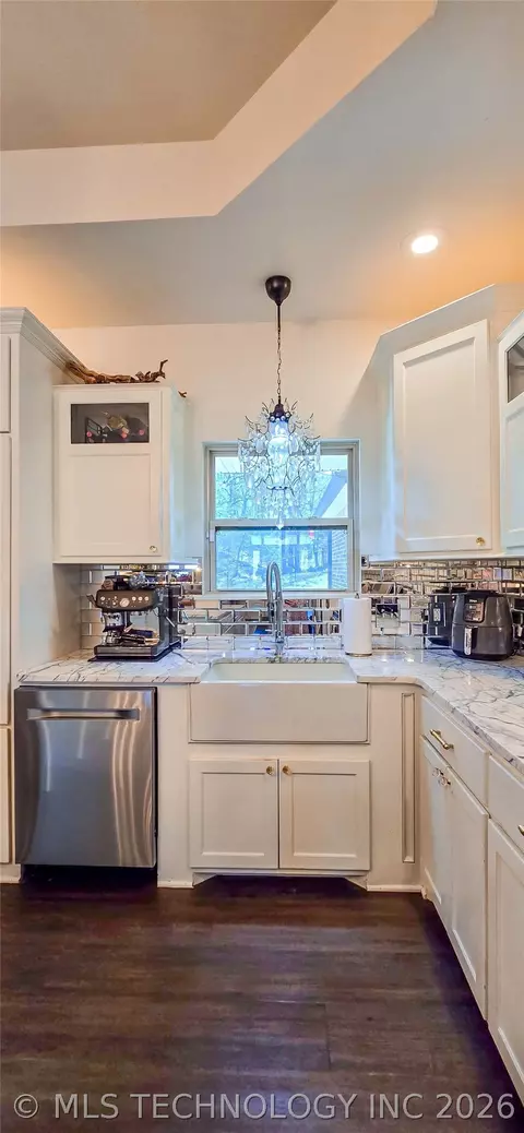 Kitchen - 414894 E 1203 Rd, Eufaula, OK 74432 photo 6 of 18