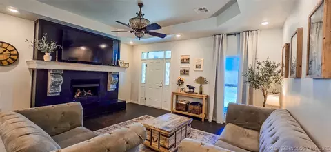 Living - 414894 E 1203 Rd, Eufaula, OK 74432 photo 4 of 5