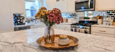 Kitchen - 414894 E 1203 Rd, Eufaula, OK 74432 photo 9 of 18
