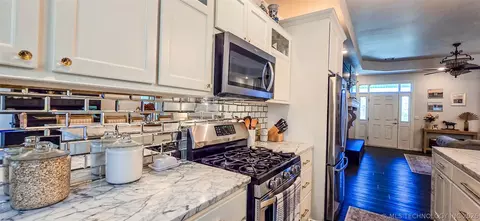 Kitchen - 414894 E 1203 Rd, Eufaula, OK 74432 photo 5 of 18