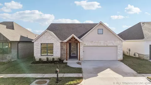 9722 E 132nd St, Bixby, OK 74008