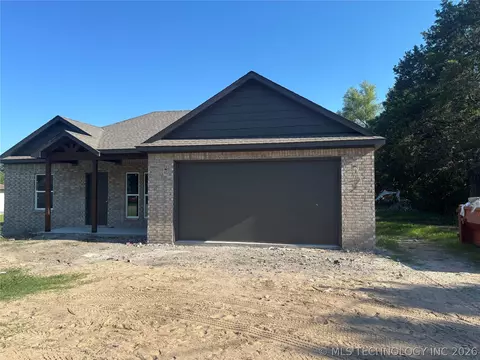 806 NE 7th St, Wagoner, OK 74467