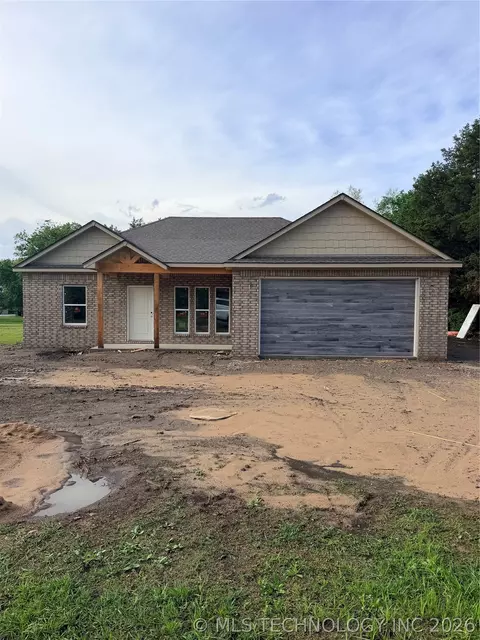 806 NE 7th St, Wagoner, OK 74467
