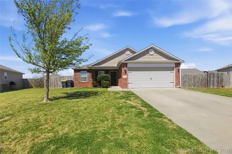 14708 S Hickory Cir, Glenpool, OK 74033
