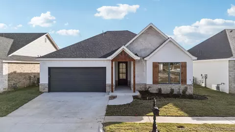 9716 E 132nd St, Bixby, OK 74008