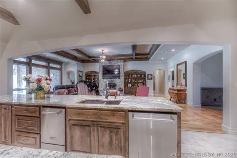 Kitchen - 17940 E Red Hawk Rd, Owasso, OK 74055 photo 4 of 7