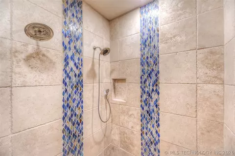 Bath - 17940 E Red Hawk Rd, Owasso, OK 74055 photo 3 of 8