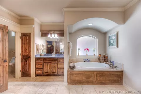 Bath - 17940 E Red Hawk Rd, Owasso, OK 74055 photo 2 of 8
