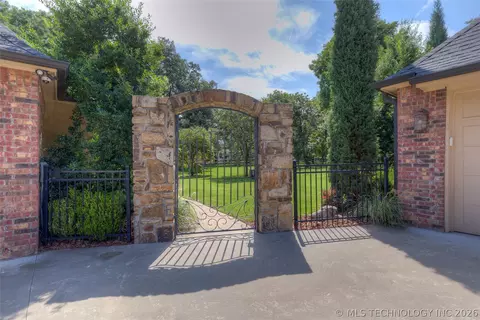 Exterior - 17940 E Red Hawk Rd, Owasso, OK 74055 photo 4 of 9