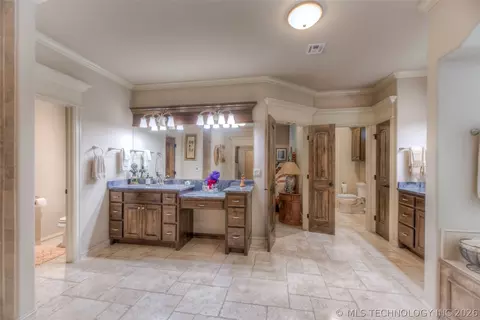 Bath - 17940 E Red Hawk Rd, Owasso, OK 74055 photo 4 of 8