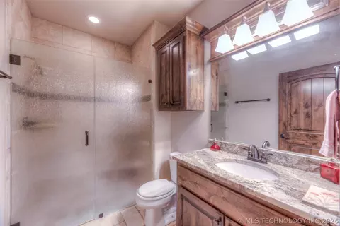 Bath - 17940 E Red Hawk Rd, Owasso, OK 74055 photo 7 of 8