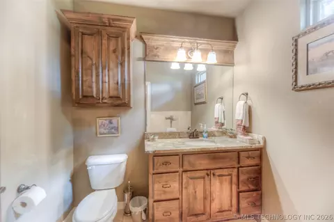 Bath - 17940 E Red Hawk Rd, Owasso, OK 74055 photo 1 of 8