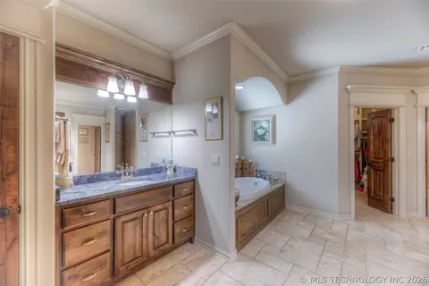 Bath - 17940 E Red Hawk Rd, Owasso, OK 74055 photo 5 of 8