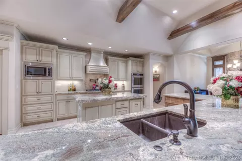 Kitchen - 17940 E Red Hawk Rd, Owasso, OK 74055 photo 7 of 7
