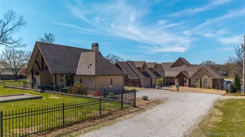 56281 E 305 Rd, Afton, OK 74331