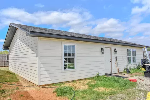 3253 E 2090 Rd, Hugo, OK 74743