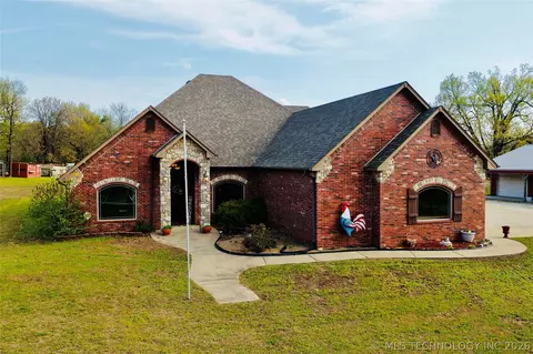 12619 E 233 Rd S, Webbers Falls, OK 74470