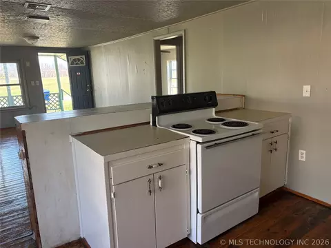 Kitchen - 516 E 5th St, Hulbert, OK 74441 photo 2 of 2