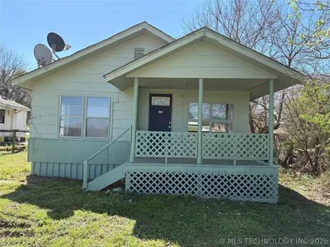 516 E 5th St, Hulbert, OK 74441