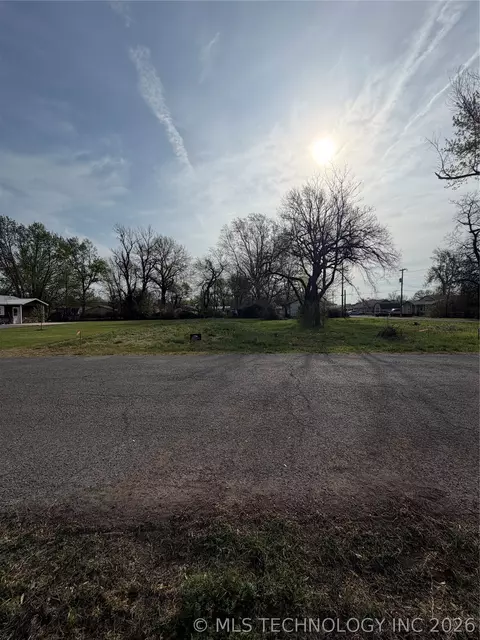 25 Pine St, Pryor, OK 74361