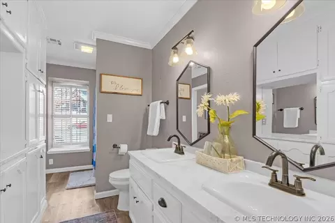 Bath - 7122 E 100th Pl, Tulsa, OK 74133 photo 1 of 6