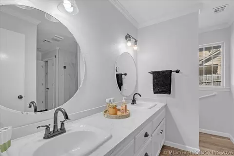 Bath - 7122 E 100th Pl, Tulsa, OK 74133 photo 3 of 6