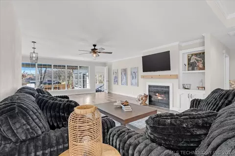 Living - 7122 E 100th Pl, Tulsa, OK 74133 photo 6 of 6