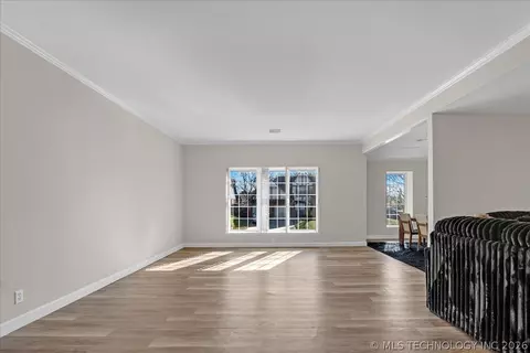 Living - 7122 E 100th Pl, Tulsa, OK 74133 photo 2 of 6