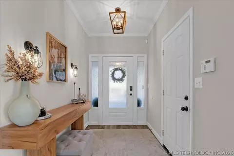 Entry Way - 7122 E 100th Pl, Tulsa, OK 74133 photo 2 of 4