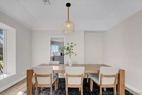 Dining - 7122 E 100th Pl, Tulsa, OK 74133 photo 1 of 3