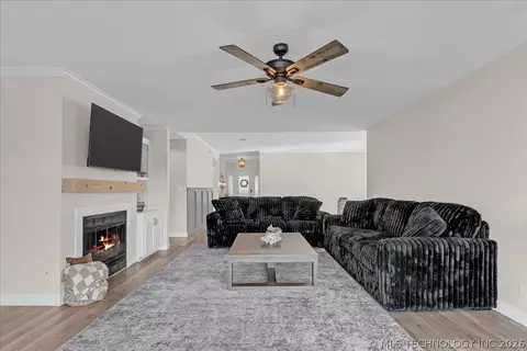 Living - 7122 E 100th Pl, Tulsa, OK 74133 photo 4 of 6