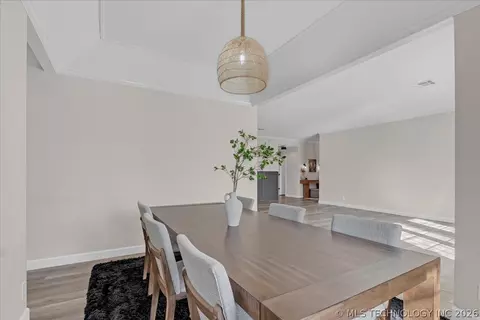 Dining - 7122 E 100th Pl, Tulsa, OK 74133 photo 3 of 3