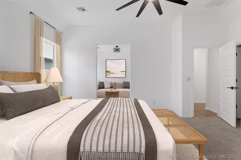 Bedroom - 5010 N Walnut Ave, Broken Arrow, OK 74014 photo 6 of 6