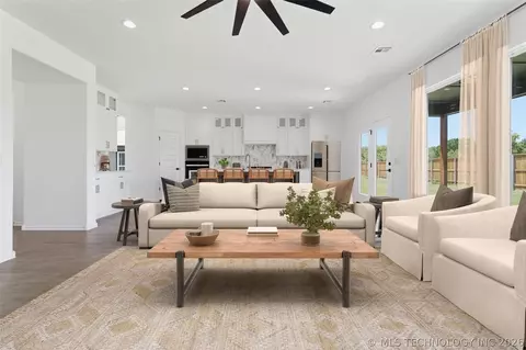 Living - 5010 N Walnut Ave, Broken Arrow, OK 74014 photo 1 of 1