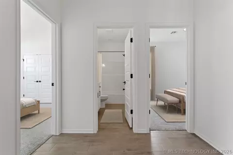 Entry Way - 5010 N Walnut Ave, Broken Arrow, OK 74014 photo 1 of 3