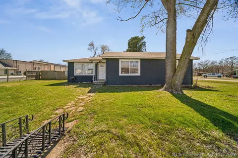 310 SW 1st St, Adair, OK 74330