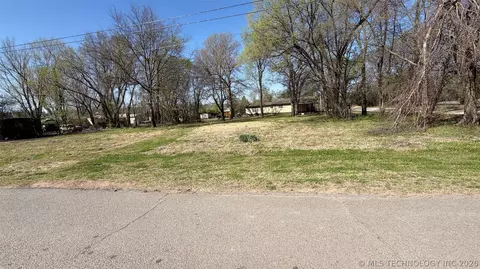 506 S Flint Ave, Stilwell, OK 74960