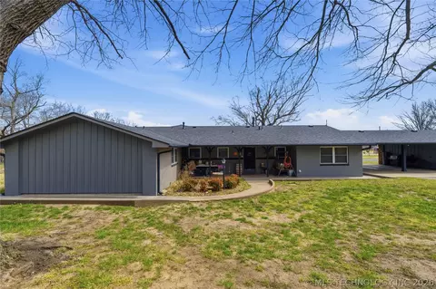 2006 Lynn Ave, Pawhuska, OK 74056